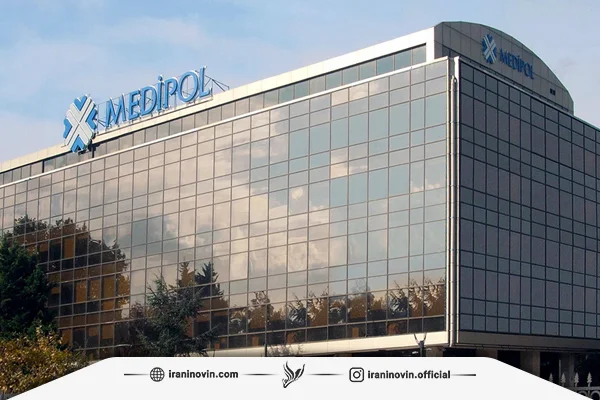 محوطه دانشگاه مدیپل استانبول ترکیه